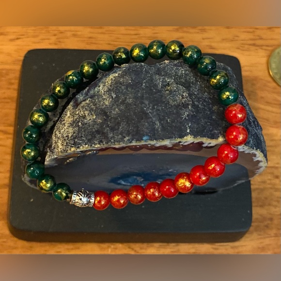 NEW Jade Christmas themed bracelet with Poinsettia charm - Picture 2 of 5